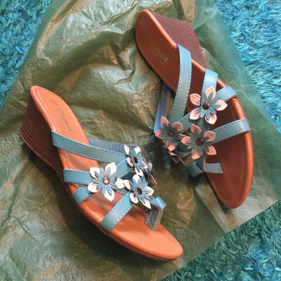 Floral sandals (NWOT) - Picture 5 of 8